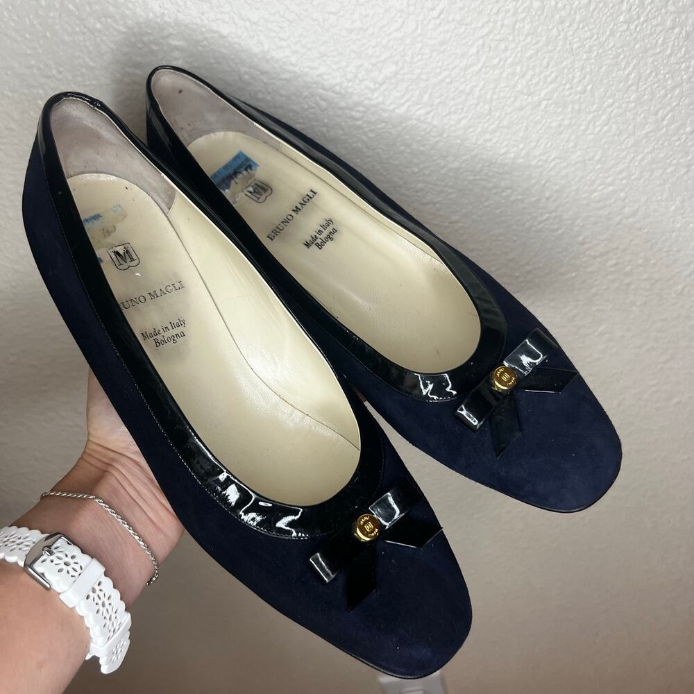 Bruno Magli Dark Navy Blue Suede Patent Leather trim Pumps WOMENS 10 B - Picture 2 of 7